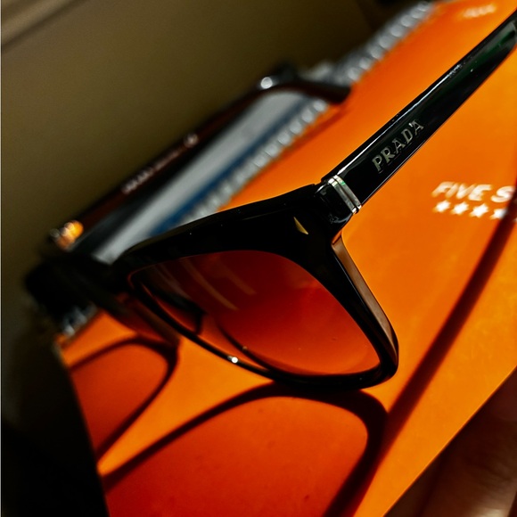 Authentic prada sungless 💖 - Picture 7 of 10